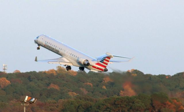 Canadair Regional Jet CRJ-900 (N613NN)
