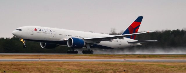 Boeing 777-200 (N703DN) - Clemson flying to DFW.