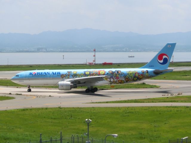 Airbus A330-200 (HL8212)