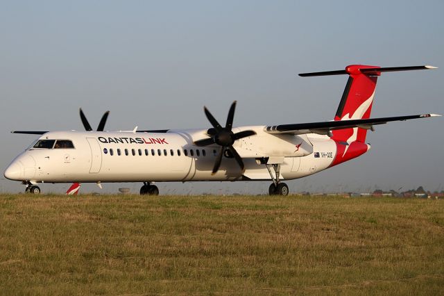 de Havilland Dash 8-400 (VH-QOE) - on 3 December 2018