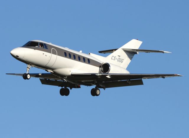 Hawker 800 (CS-DUG)