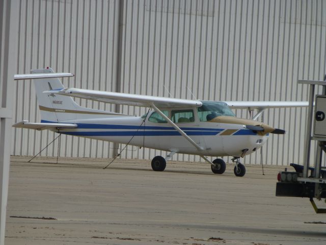 Cessna Skyhawk (N6851E)