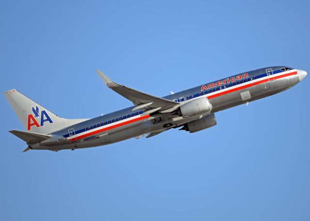 Boeing 737-800 (N899NN)