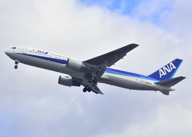 BOEING 767-300 (JA8670)