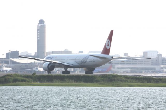 BOEING 777-300ER (TC-JJD)