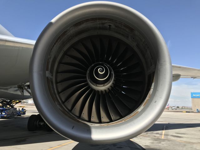 Boeing 777-200 (N797AN) - Phoenix Sky Harbor International Airport T4 INT bravo 25 number 1 engine inlet 14MAY19