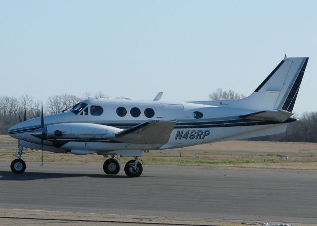 Beechcraft King Air 90 (N46RP) - Finding a parking spot at the Downtown Shreveport airport.