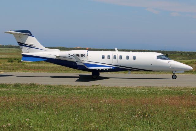Learjet 40 (C-FWGB)