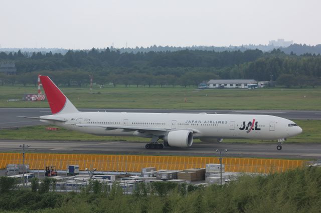 BOEING 777-300 (JA741J)