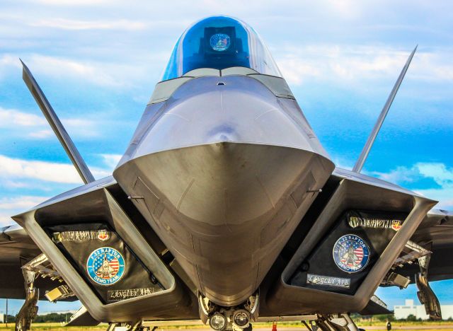 Lockheed F-22 Raptor —