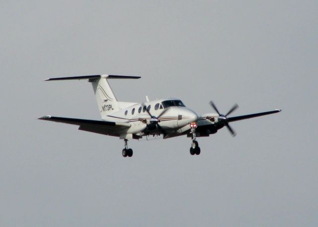 Beechcraft King Air F90 (N173PL) - Landing at Shreveports Downtown Airport.