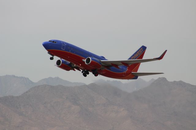 Boeing 737-700 (N950WN)