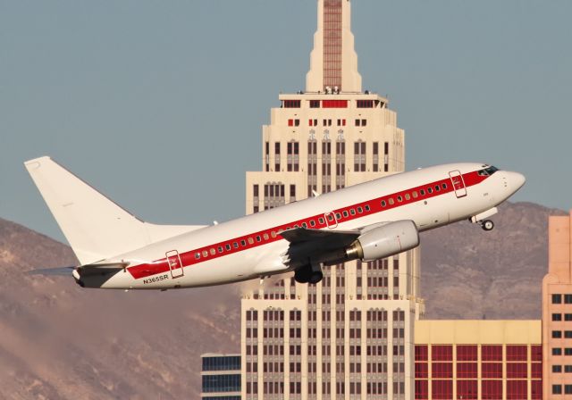 Boeing 737-700 (N365SR)