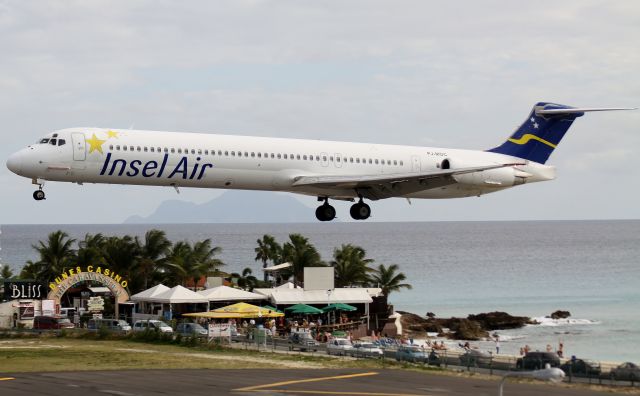 McDonnell Douglas MD-83 (PJ-MDC)