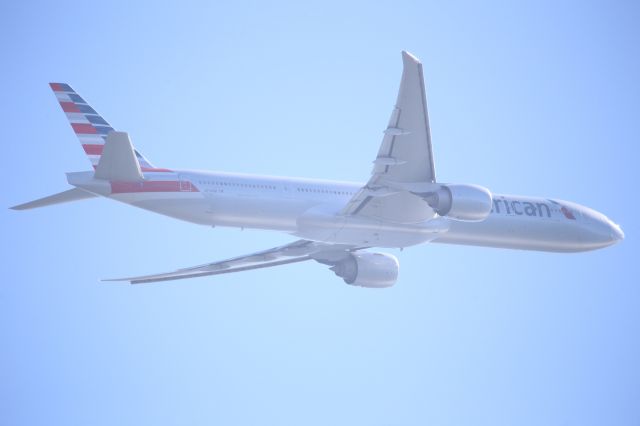 BOEING 777-300ER (N734AR)