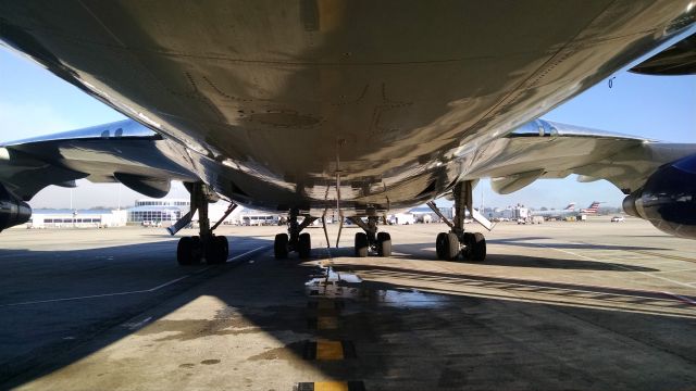 Boeing 747-400 (N465MC)