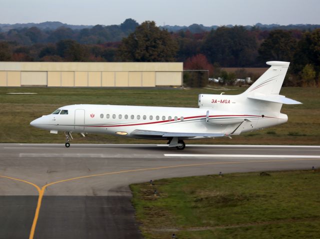 Dassault Falcon 900 (3A-MGA)