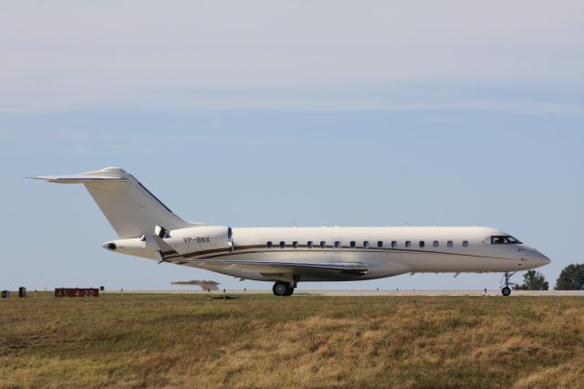 Bombardier Global Express (VP-BNX) - VP-BNX taxiing at KLEX