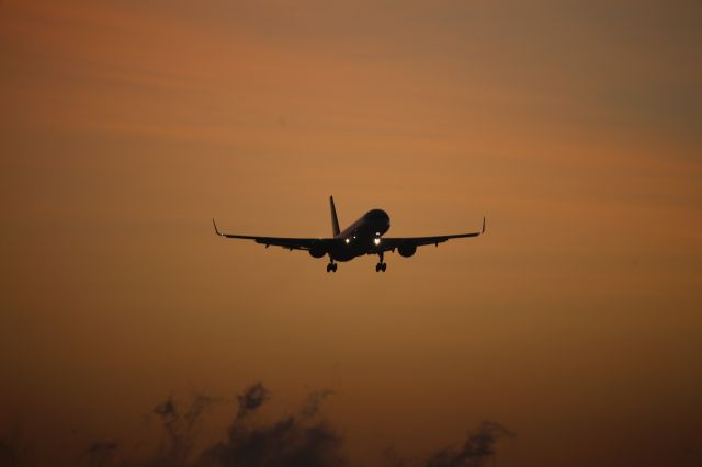 Boeing 757-200 (N549US)