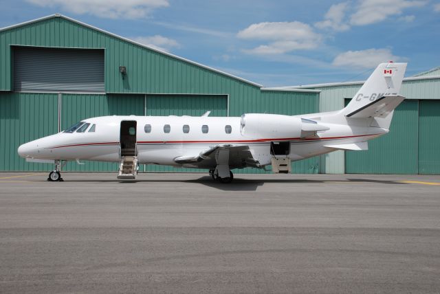 Cessna Citation V (C-GMKZ) - Magna International Citation 560XL at its home base, Buttonville Airport (Toronto). July 4/08.