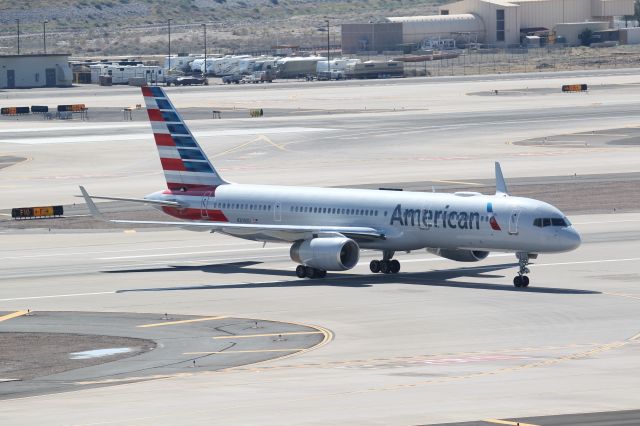 Boeing 757-200 (N200UU)