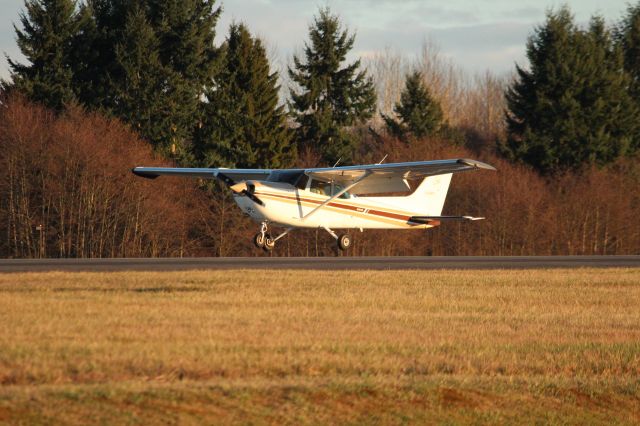 Cessna Skyhawk (N758FK) - Waited for the Dreamlifer, and this plane landed.