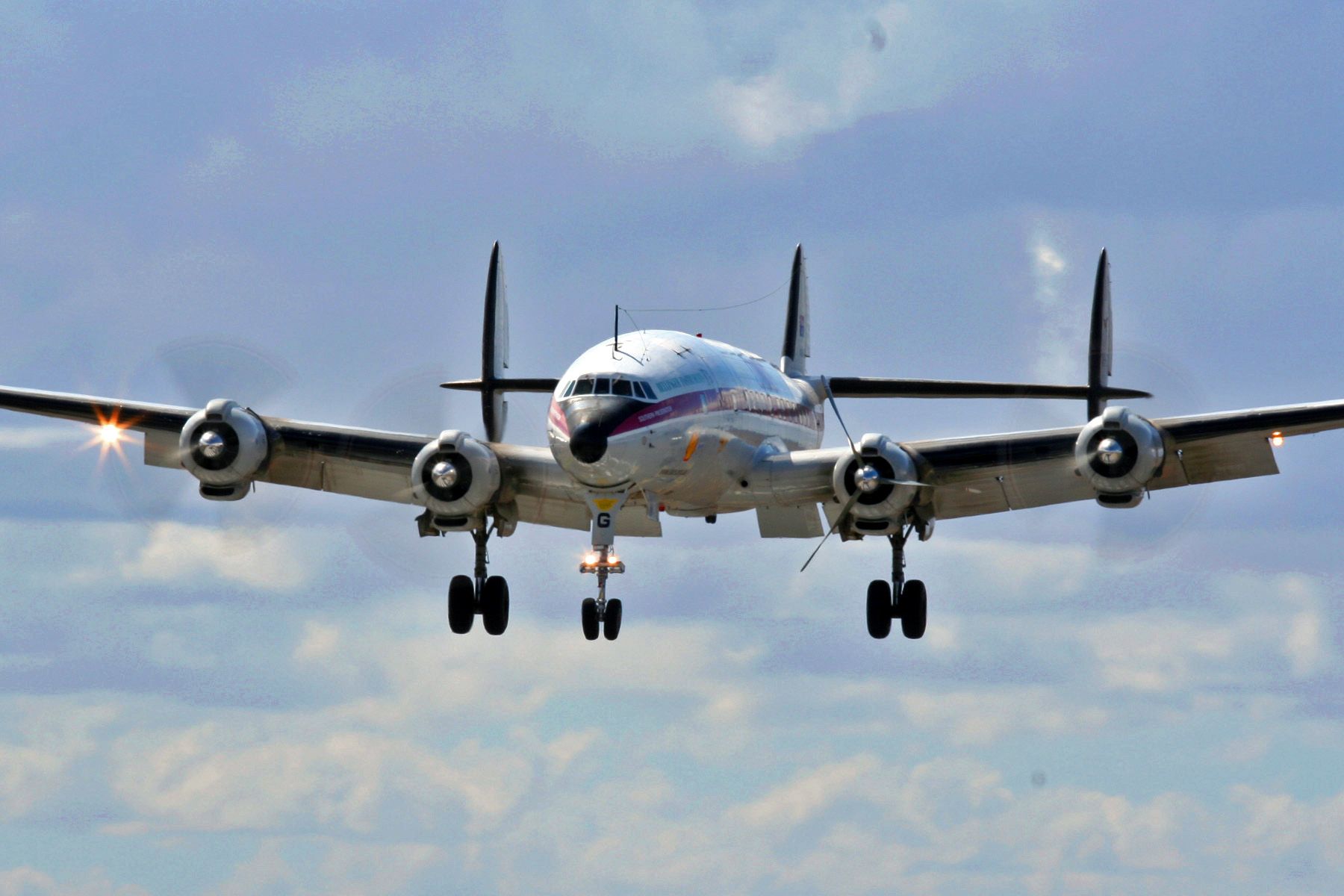 Lockheed EC-121 Constellation (VH-EAG) - A Super Constellation on approach with one engine shut down at the 2007 Avalon Airshow