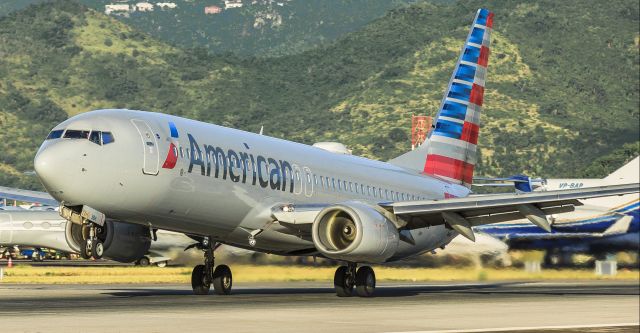 Boeing 737-700 (N931AN) - American Airlines B737 departing on runaway 28 because they were not able to climb the hills for take off from St Maarten to the USA.br /05/01/2019