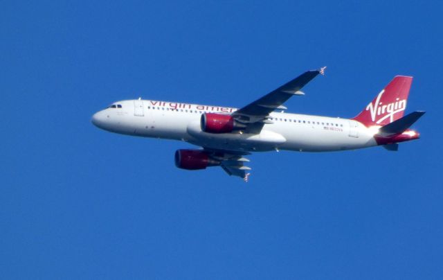 Airbus A320 (N633VA) - On approach is this 2007 Virgin America Airbus A320-214 in the Autumn of 2018.