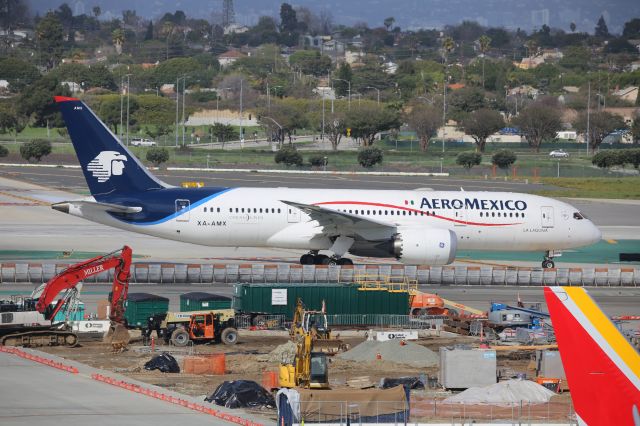 Boeing 737-800 (XA-AMX)