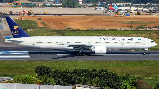 Boeing 777-200 (HZ-AK33)