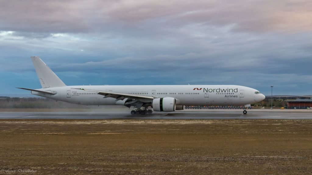 BOEING 777-300 (VP-BJO)