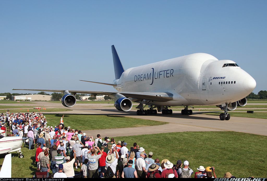 Boeing 747-200 — - Taxiing in for the OSHKOSH Air show static display.