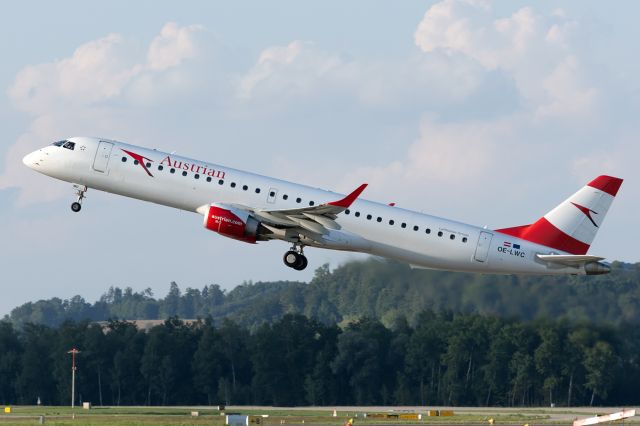 EMBRAER 195 (OE-LWC)