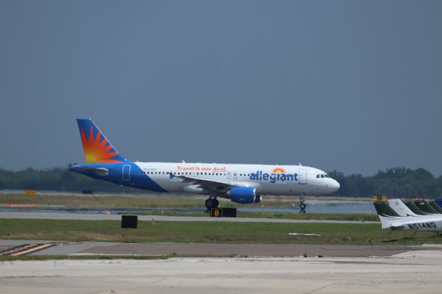 Airbus A319 (N229NV) - 4/16/23 taxiing in from Rwy 27R