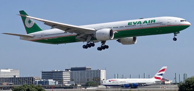 BOEING 777-300 (B-16720)