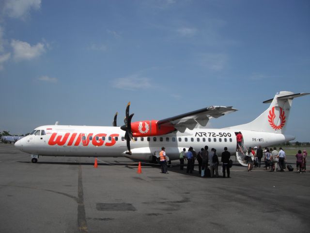 Boeing 737-900 (PK-WFI) - Before boarding flight to DPS on now defunct Selaparang International Airport (AMI) in Lombok, Indonesia.