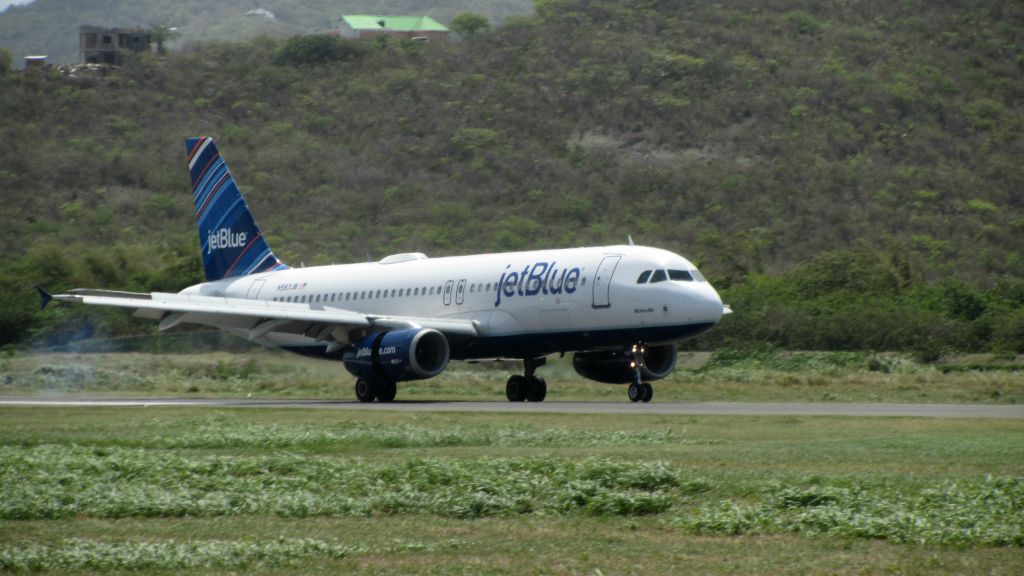Airbus A320 (N583JB)
