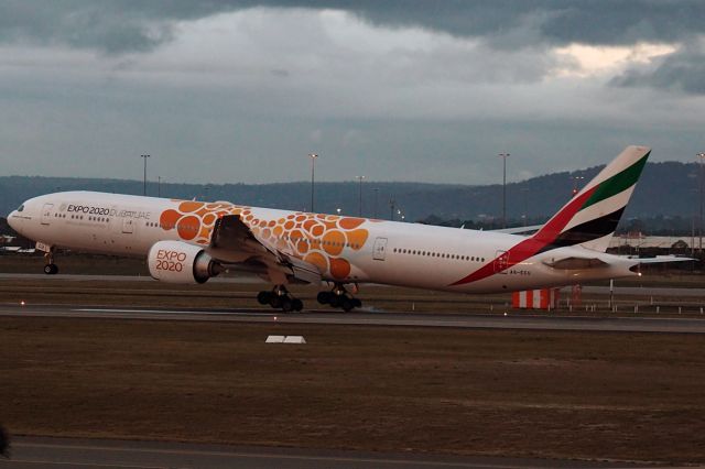 BOEING 777-300 (A6-ECU) - Boeing 777-300 35593_817. Emirates A6-ECU rwy 03 YPPH 17 July 2021