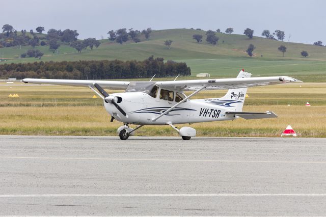 Cessna Skyhawk (VH-TSR) - Par-Avion Flight Training (VH-TSR) Cessna 172S Skyhawk SP