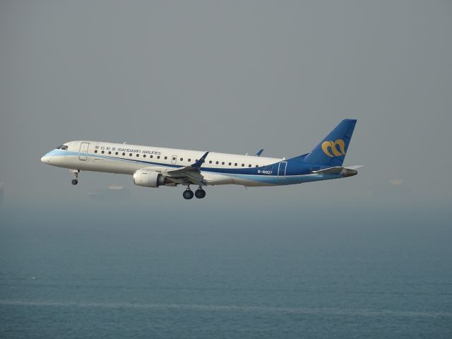 Embraer ERJ-190 (B-16827)