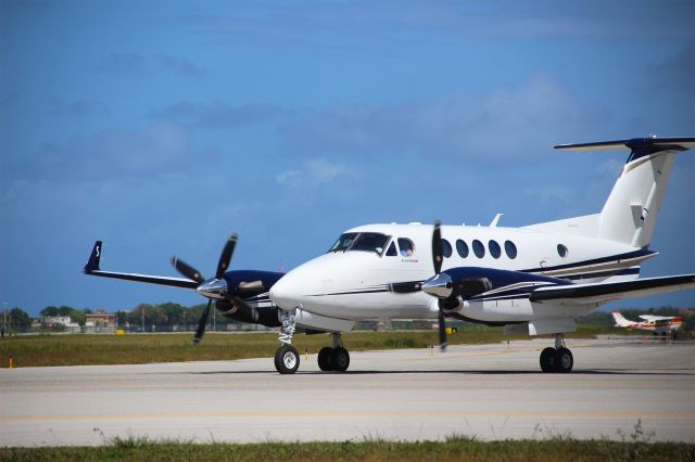 Beechcraft Super King Air 200 (N250JS)