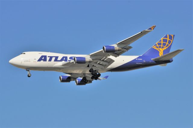 Boeing 747-400 (N493MC)