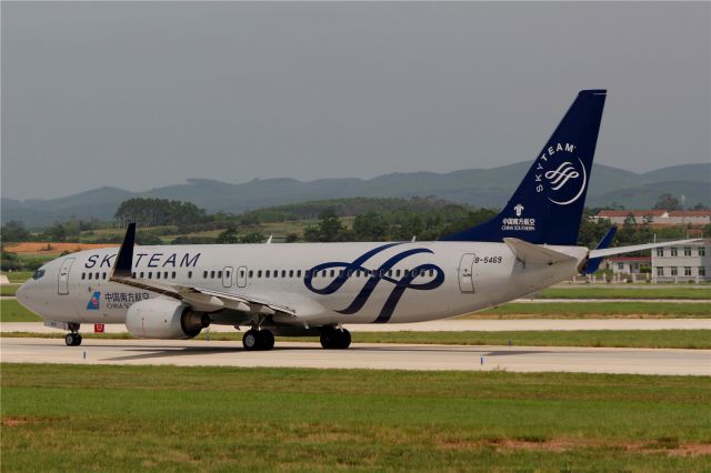 Boeing 737-700 (B-5469)