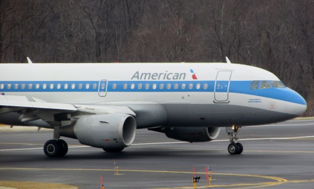 Airbus A319 (N744P)