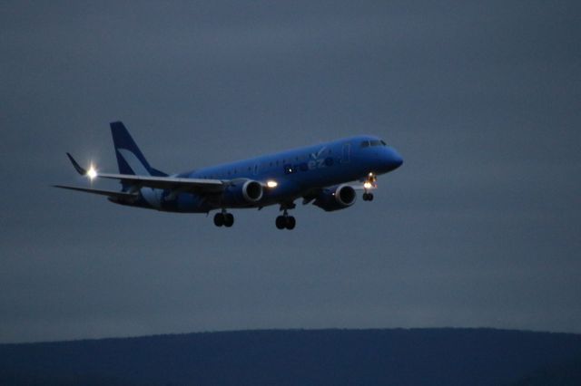 Embraer ERJ-190 (N108BZ)