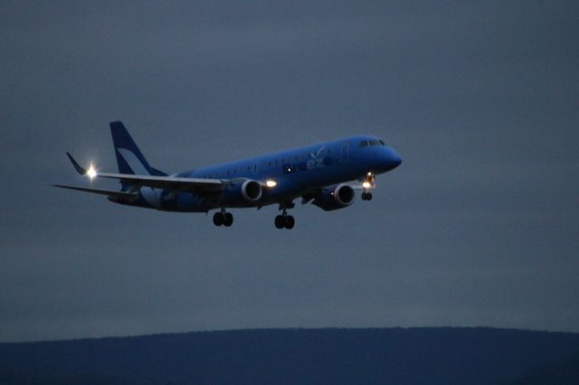 Embraer ERJ-190 (N108BZ)