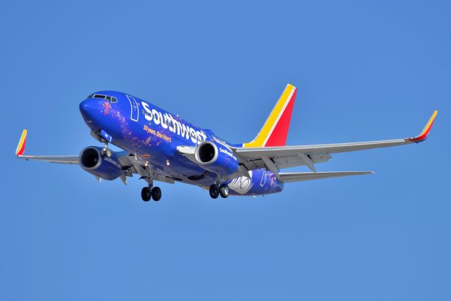 Boeing 737-700 (N954WN) - Short Final for Runway 32 on 03-12-22