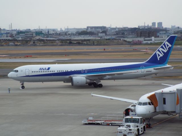 BOEING 767-300 (JA8342)