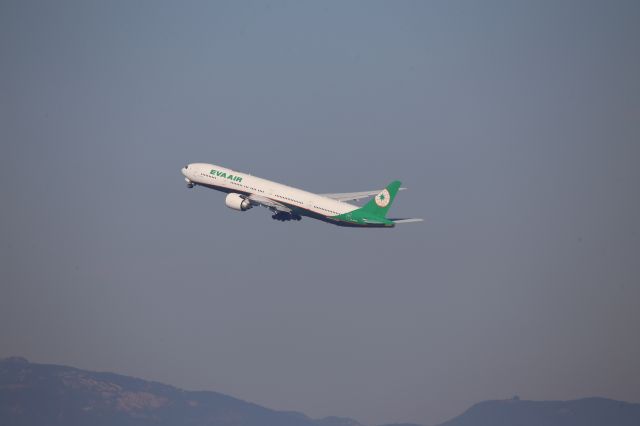 BOEING 777-300ER (B-16729)